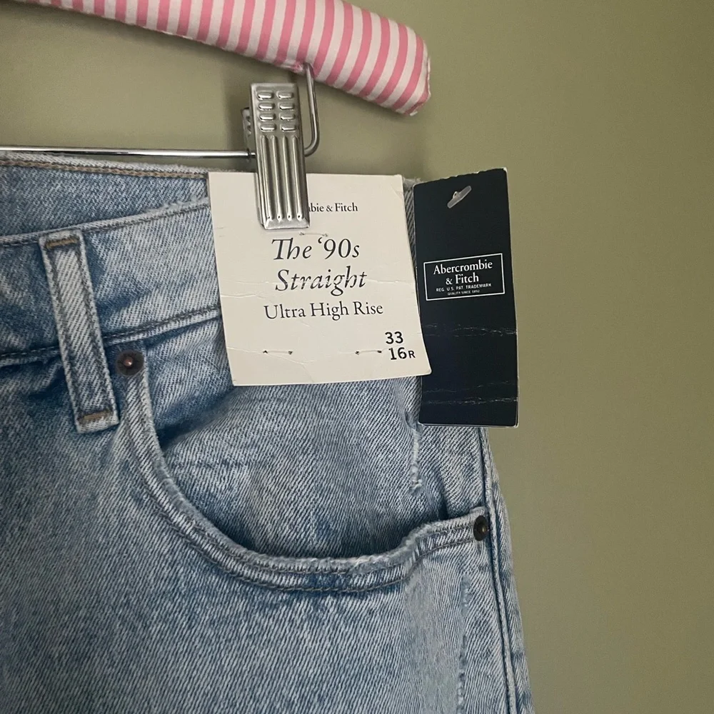 NWT Abercrombie & Fitch Light Wash The 90’s Straight Jeans Sz 16R - Picture 2 of 6